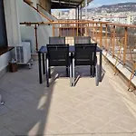 тони 1 с панорамна морска гледка и паркинг
