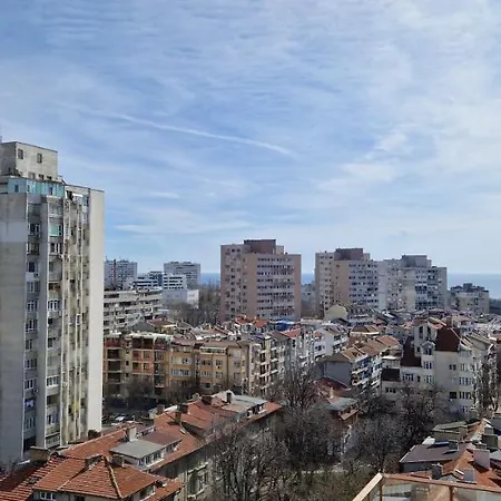 тони 1 с панорамна морска гледка и паркинг Apartment