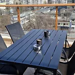 тони 1 с панорамна морска гледка и паркинг Varna